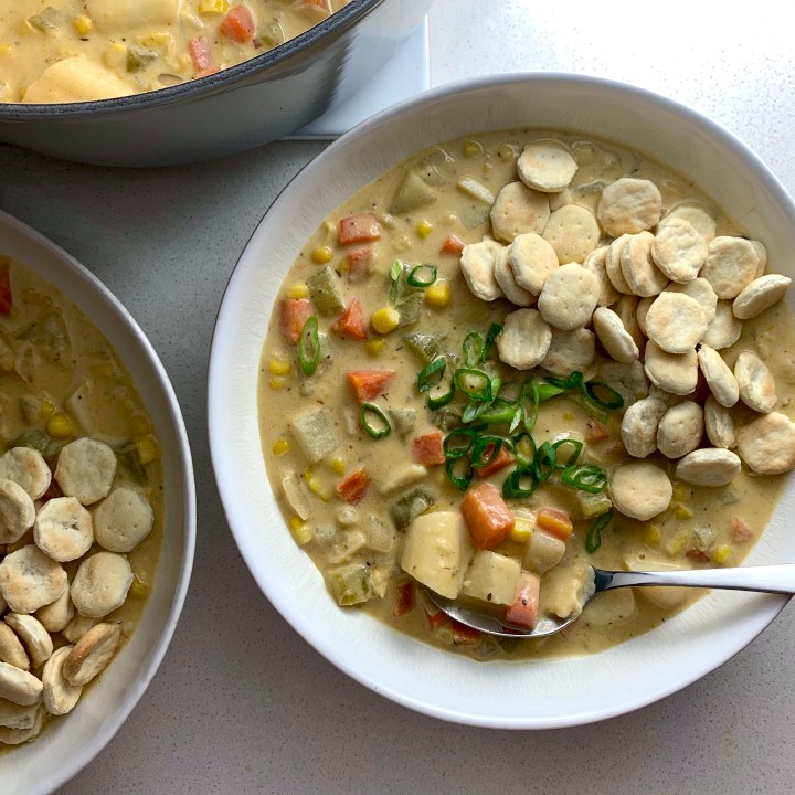 Creamy Sweet Corn Chowder&nbsp;(vegan)