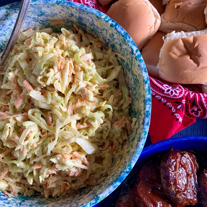 Creamy Cabbage Coleslaw&nbsp;(vegan)