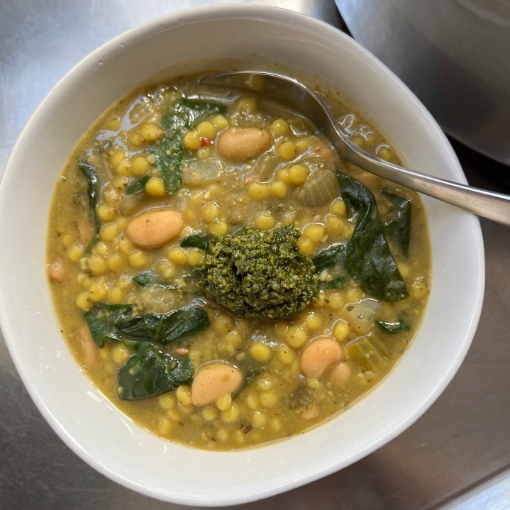 Pesto & White Bean Soup (vegan |&nbsp;plant-based)