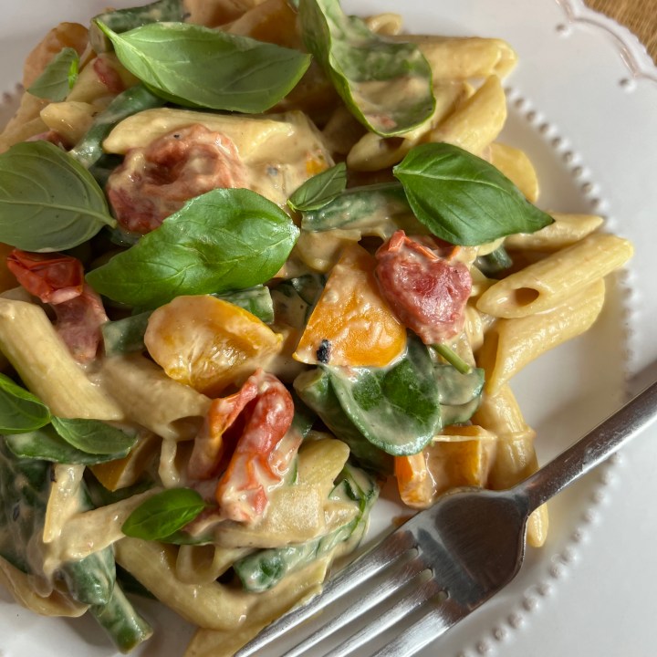 Creamy Pasta Primavera (vegan |&nbsp;plant-based)