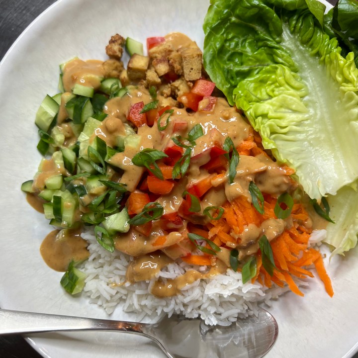 Lettuce Wrap Rice Bowls with Creamy Peanut Sauce (vegan |&nbsp;plant-based)
